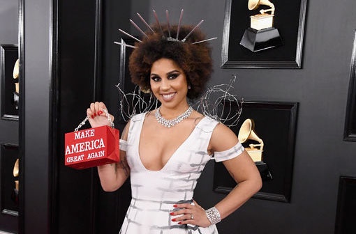 Ca si My gay chu y khi dien vay gan day thep gai o Grammy 2019 hinh anh