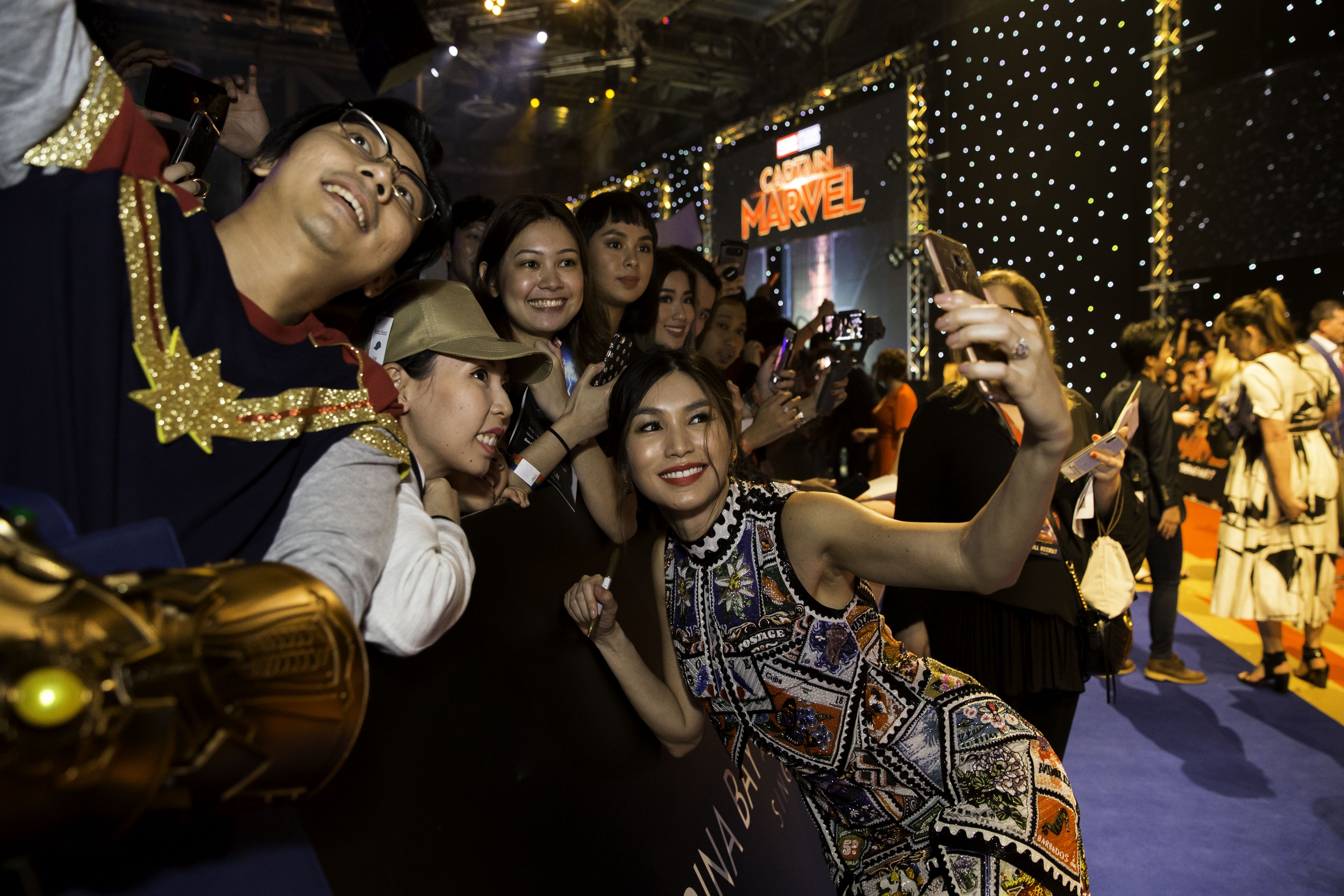 Hang nghin nguoi dan Singapore chao don dan sao Captain Marvel anh 6