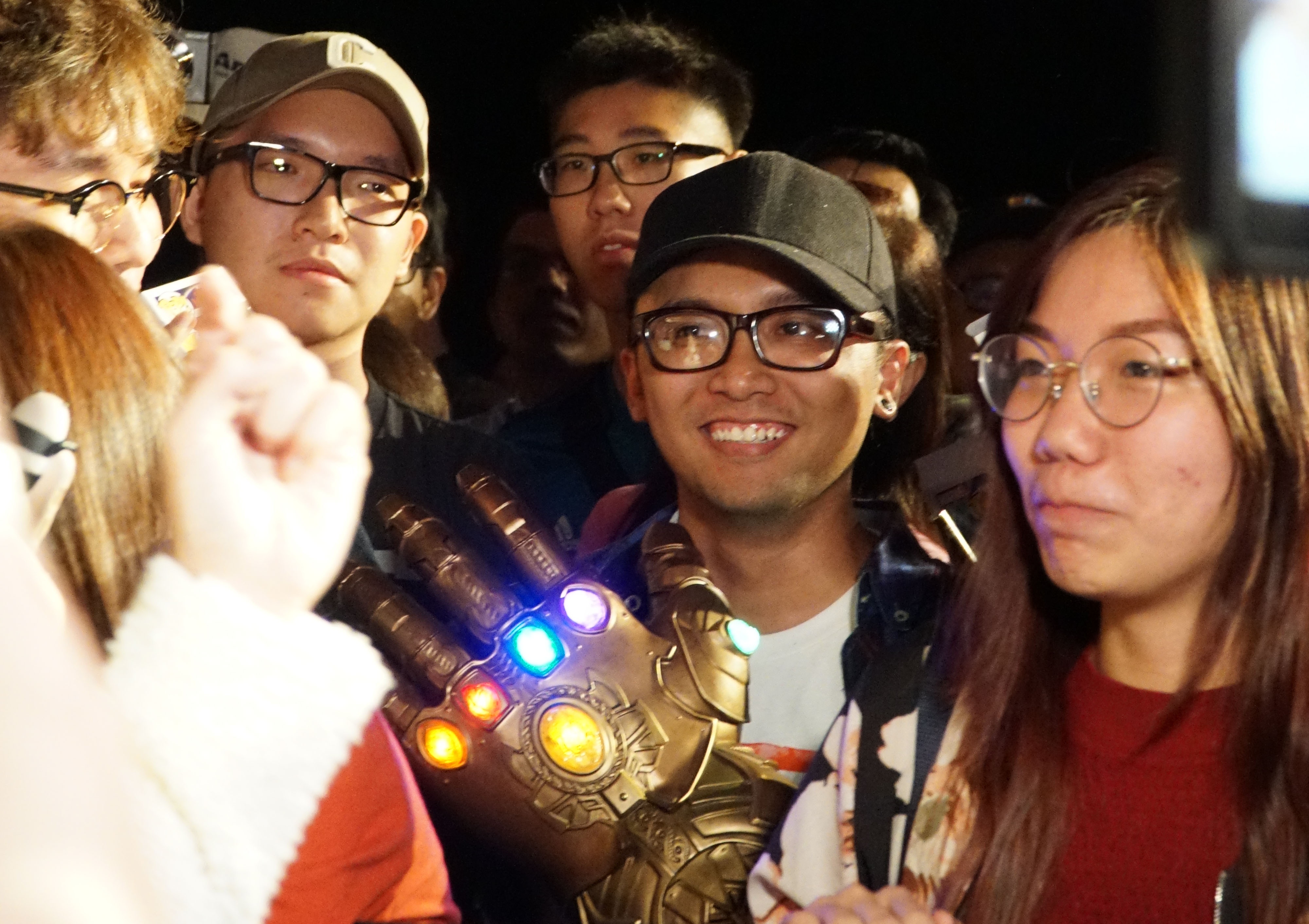 Hang nghin nguoi dan Singapore chao don dan sao Captain Marvel anh 2