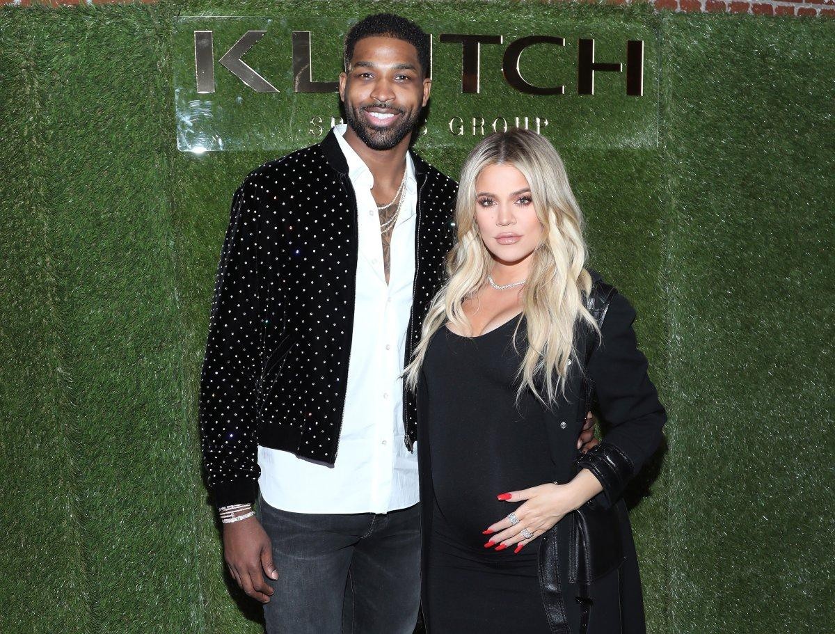 Khloe Kardashian xac nhan chong ngoai hinh voi ban than cua em gai Kylie Jenner anh 1
