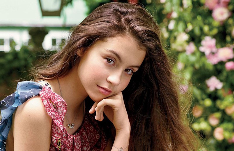 Ve kieu sa o tuoi 16 cua con gai minh tinh Catherine Zeta-Jones hinh anh