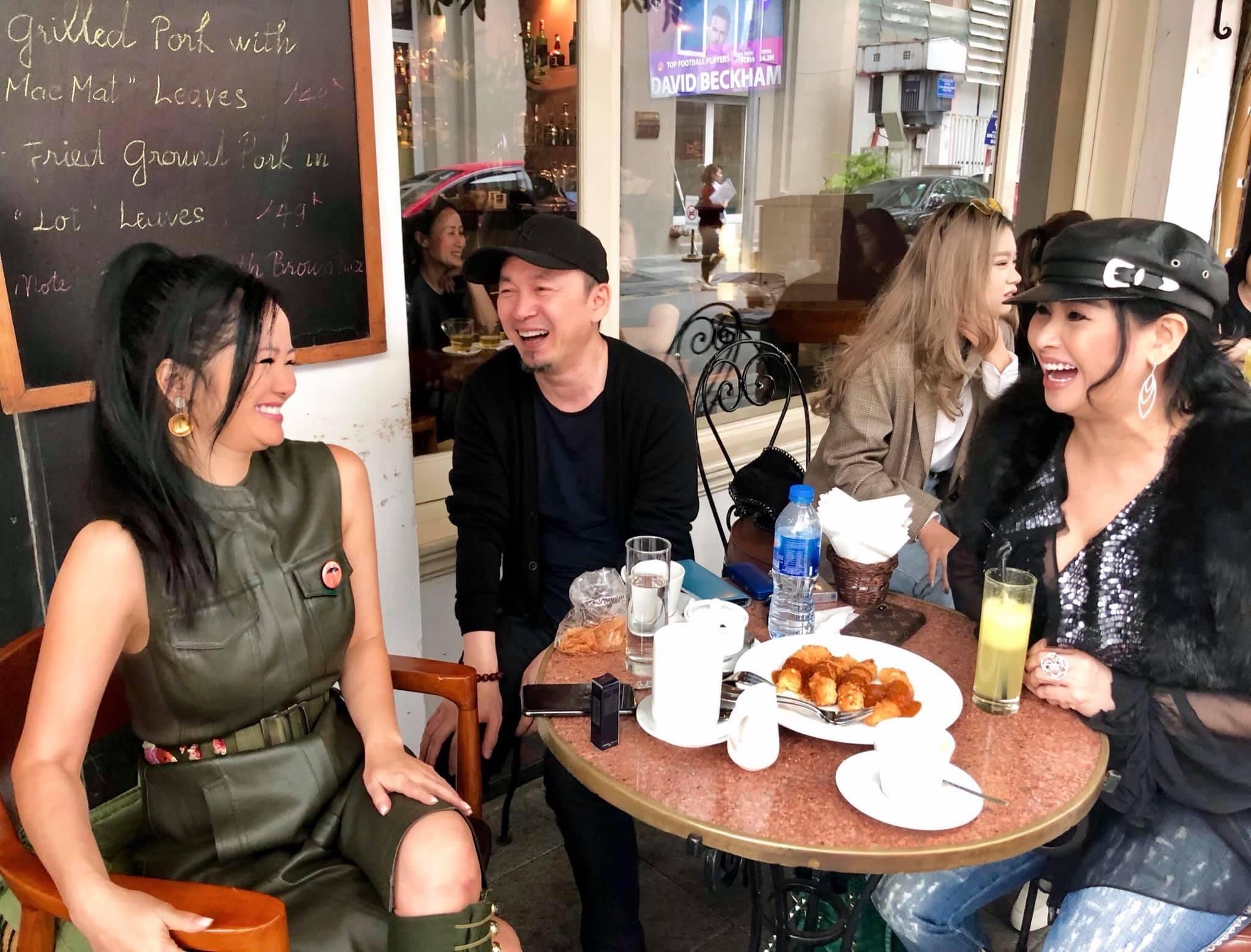 Hồng Nhung, Thanh Lam ngồi ăn bún đậu vỉa hè ảnh 2 Hong Nhung, Thanh Lam ngoi an bun dau via he anh 2