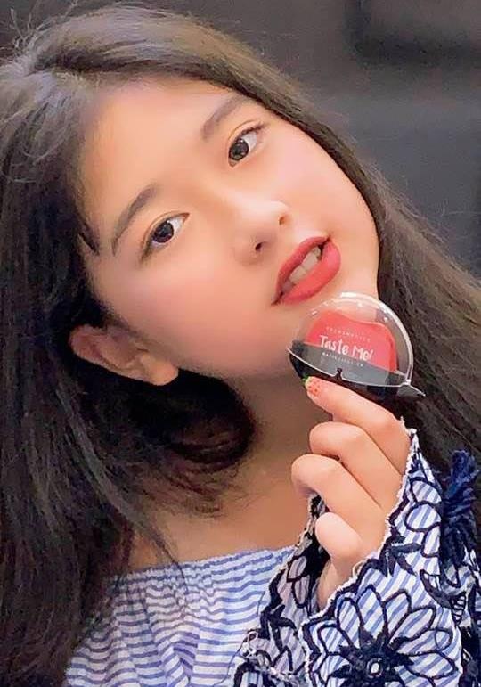 Con gai ut Hong Van cang lon cang xinh dep anh 1