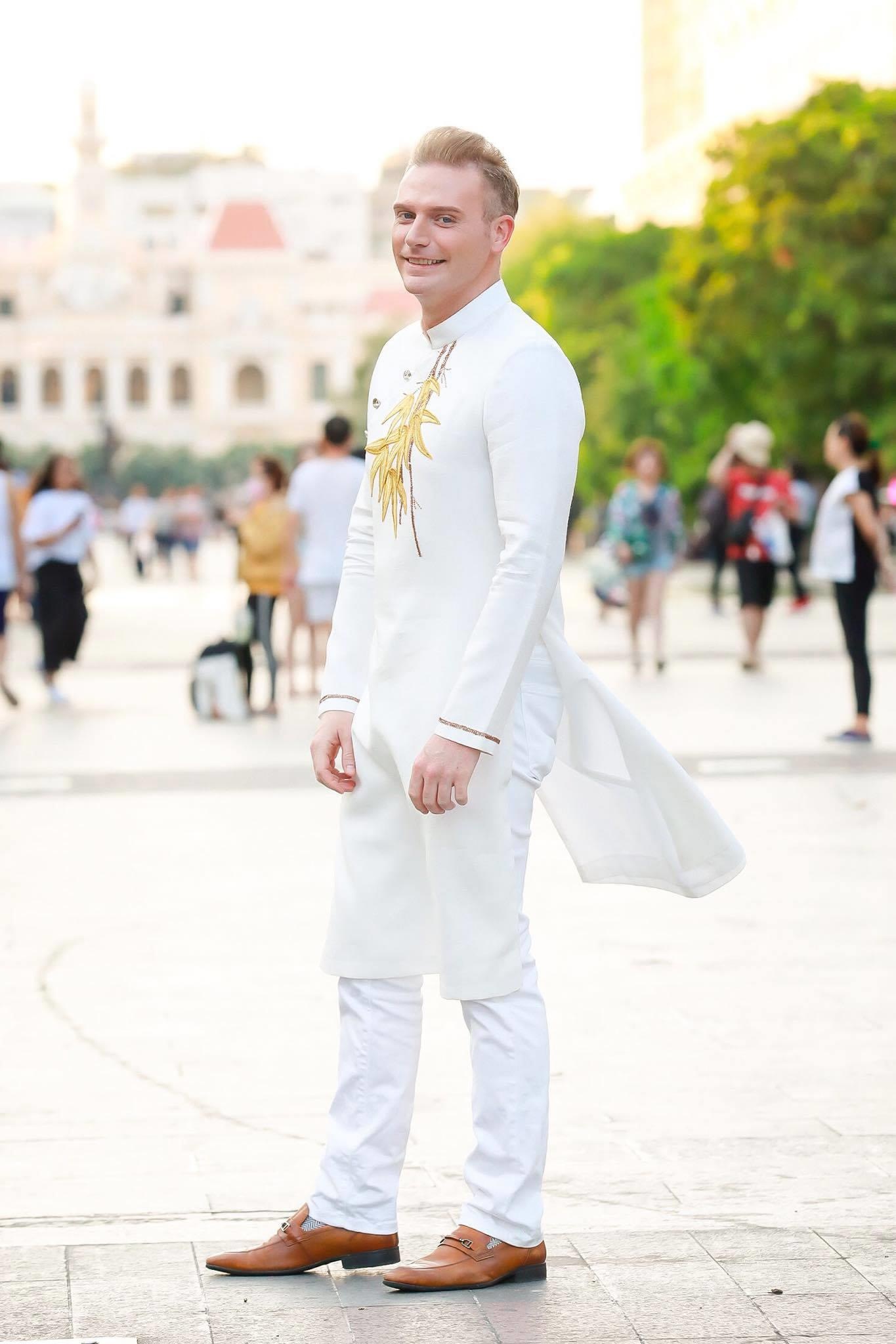 Kyo York to bi danh hai noi tieng chen ep anh 1