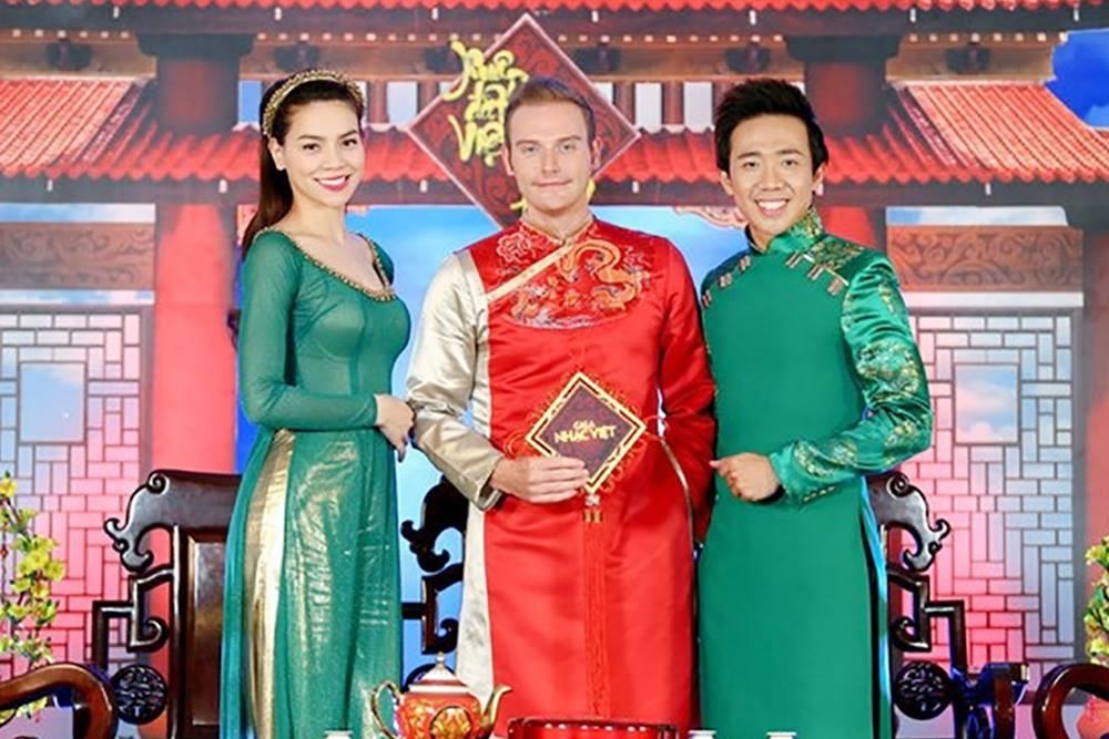 Kyo York to bi danh hai noi tieng chen ep anh 2