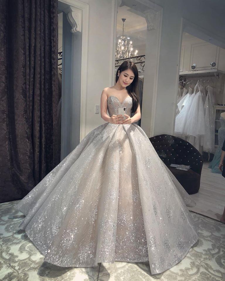 Sao Viet ngay Ca thang tu anh 2