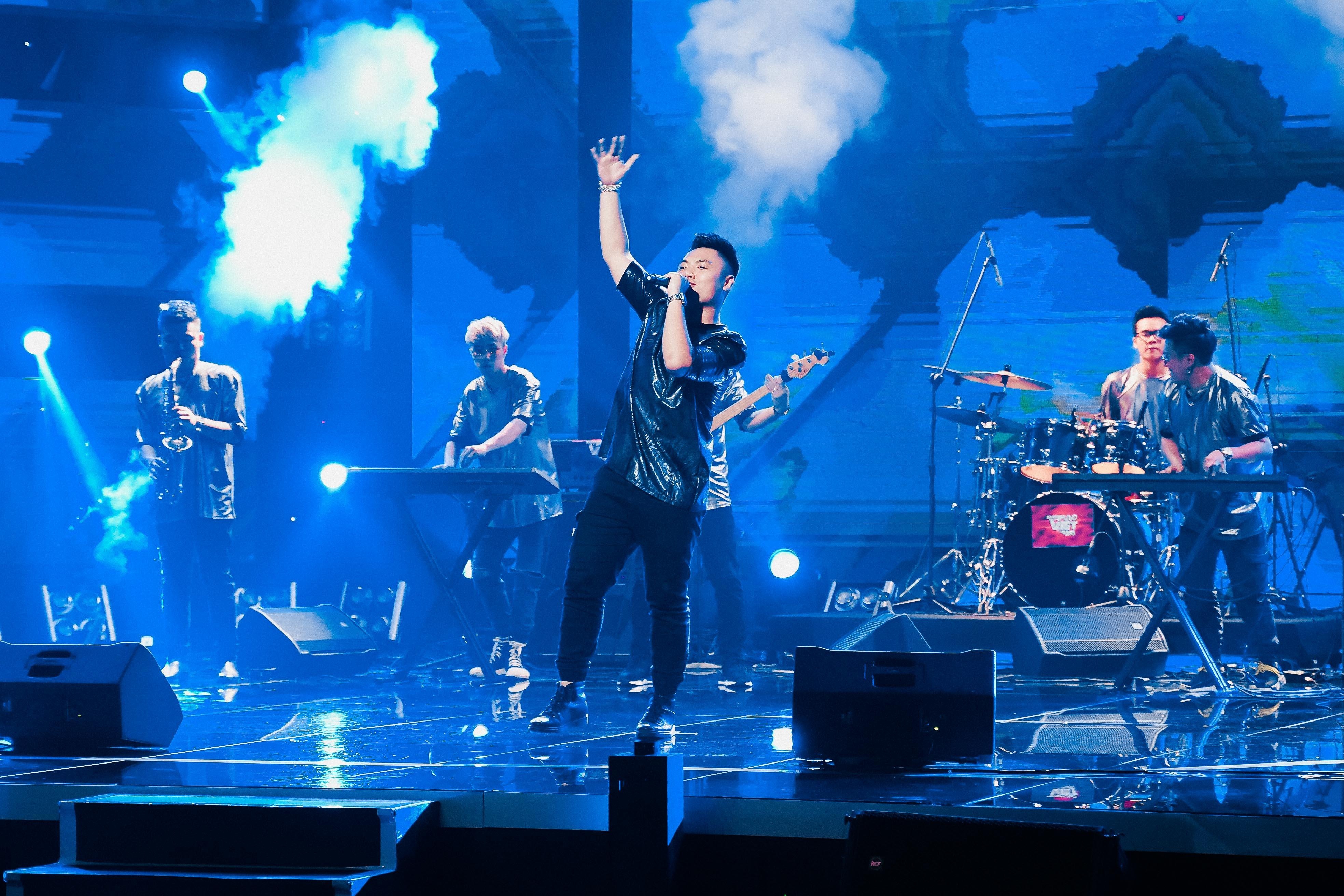 Mỹ Linh trắng tay trước thềm chung kết Ban nhạc Việt ảnh 2 My Linh trang tay truoc them chung ket Ban nhac Viet anh 2