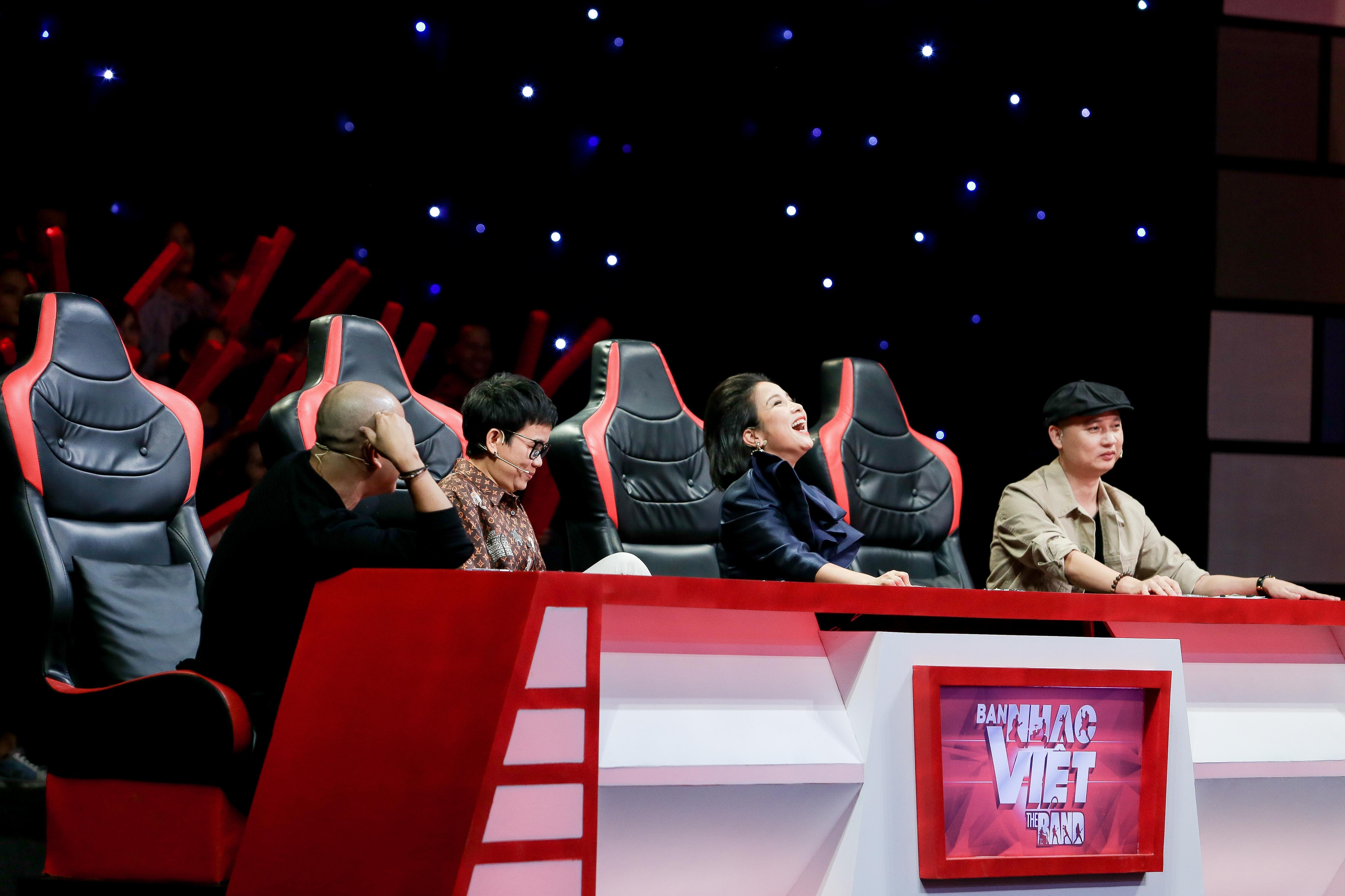 Mỹ Linh trắng tay trước thềm chung kết Ban nhạc Việt ảnh 1 My Linh trang tay truoc them chung ket Ban nhac Viet anh 1