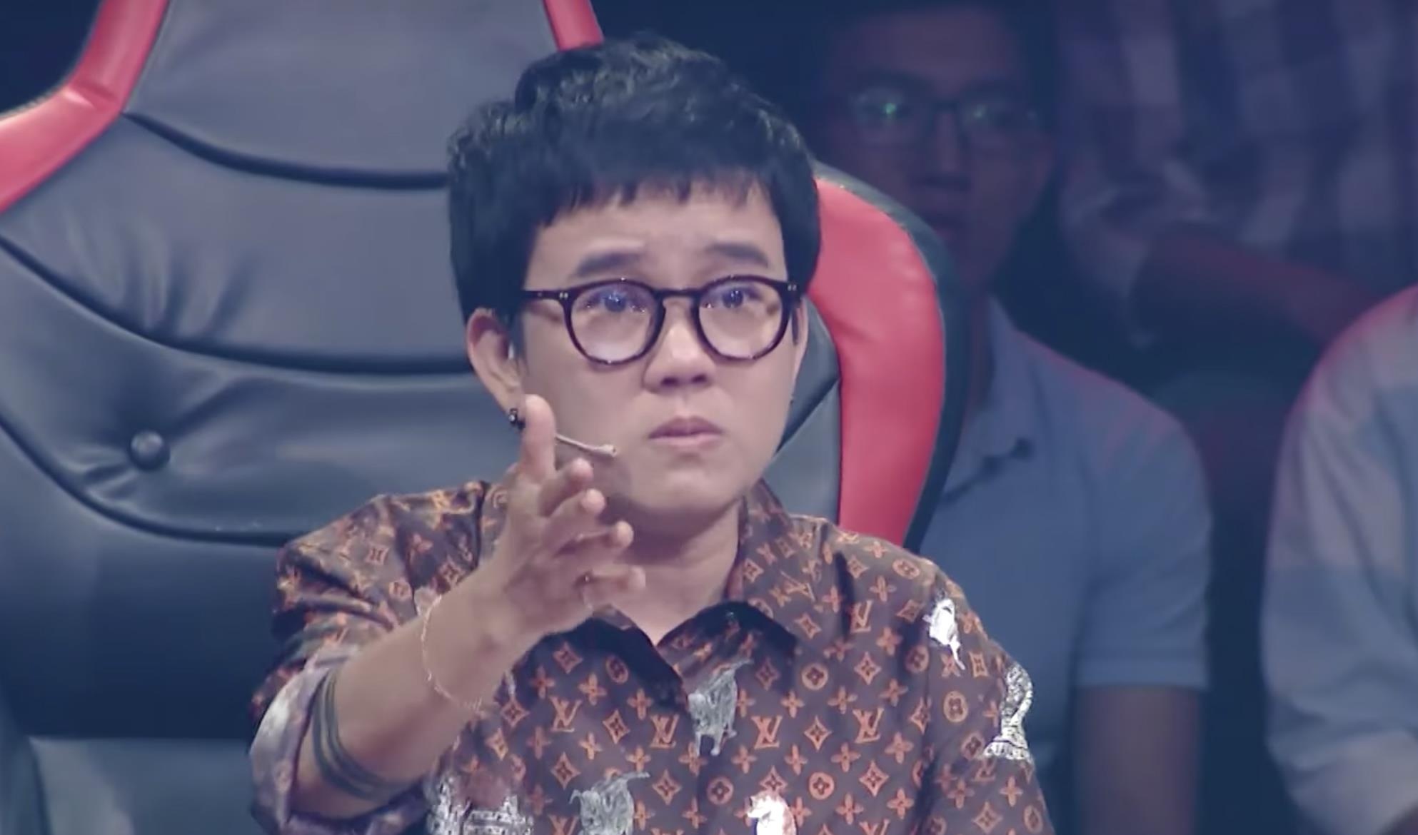 Phuong Uyen xuc dong, khoc voi man trinh dien cua ban nhac rock hinh anh