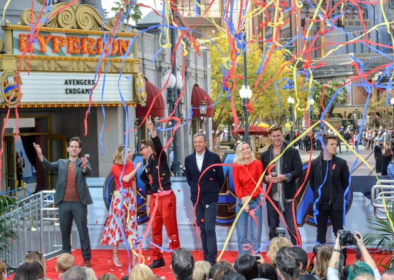 Dan sao ‘Avengers: Endgame' quyen gop 5 trieu USD cho tre em anh 3