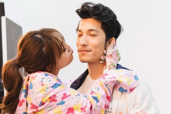 Loat hanh dong ga lang, tinh cam cua Lien Binh Phat doi voi Lan Ngoc hinh anh