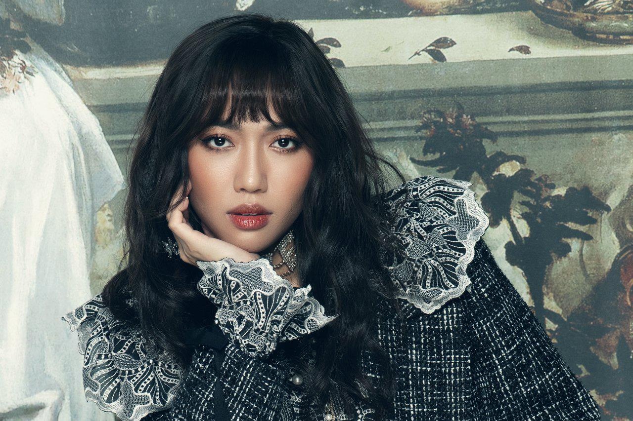 Dieu Nhi dap tra gay gat khi bi antifan noi than kinh co van de hinh anh