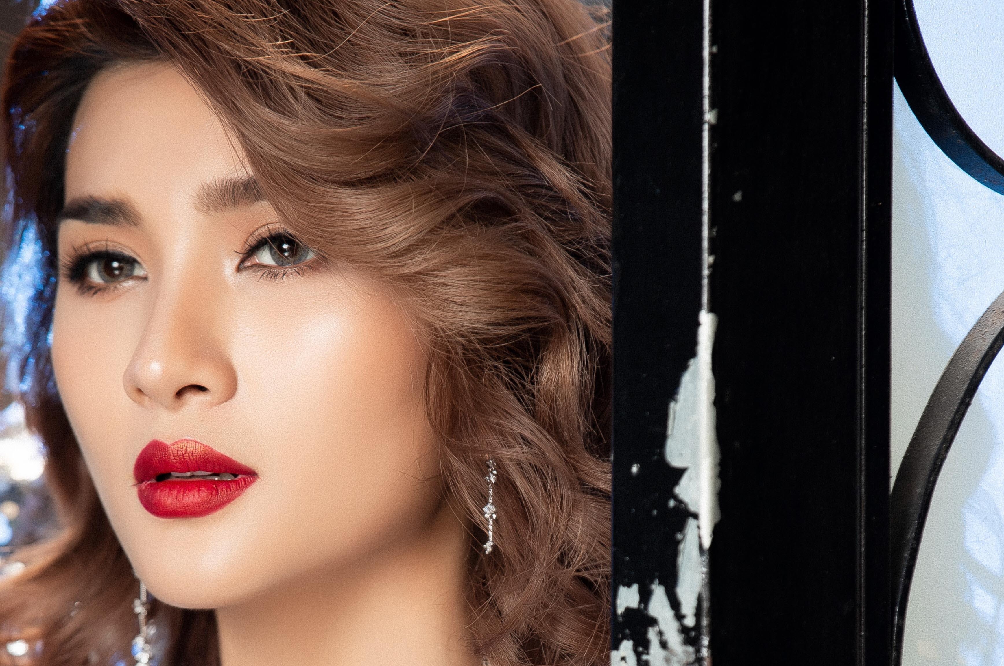 Kim Tuyen dong canh nong anh 3