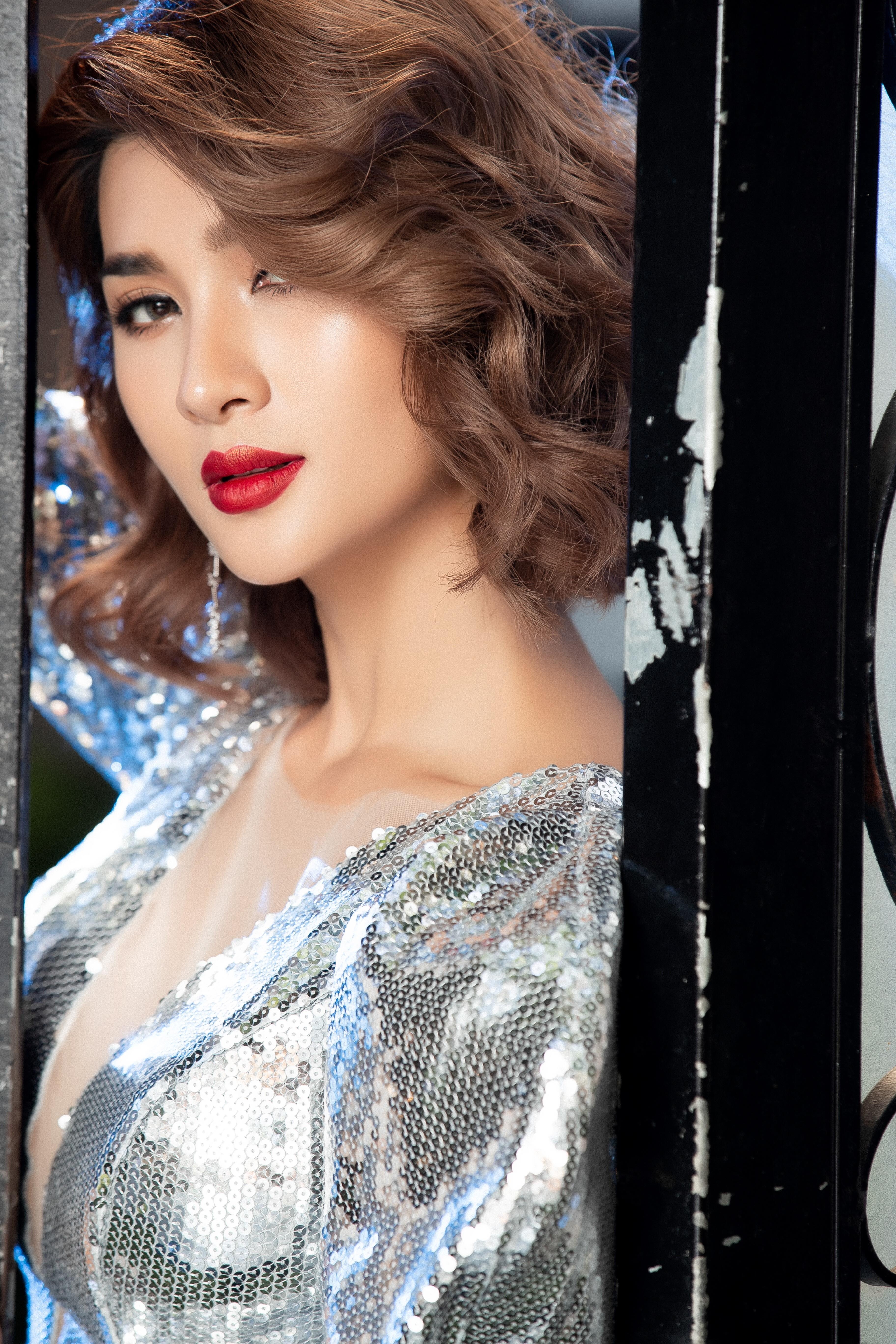 Kim Tuyen dong canh nong anh 4