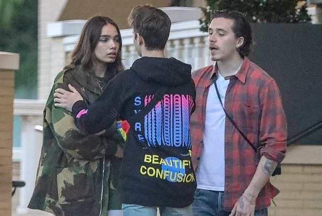 Brooklyn Beckham và bạn gái ảnh 1 Brooklyn Beckham va ban gai anh 1