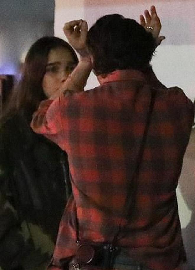 Brooklyn Beckham và bạn gái ảnh 2 Brooklyn Beckham va ban gai anh 2