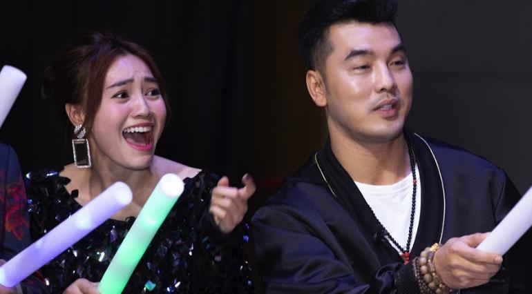 Nghe Ung Hoang Phuc hat hit khung, Lan Ngoc het len 'Dep trai qua!' hinh anh