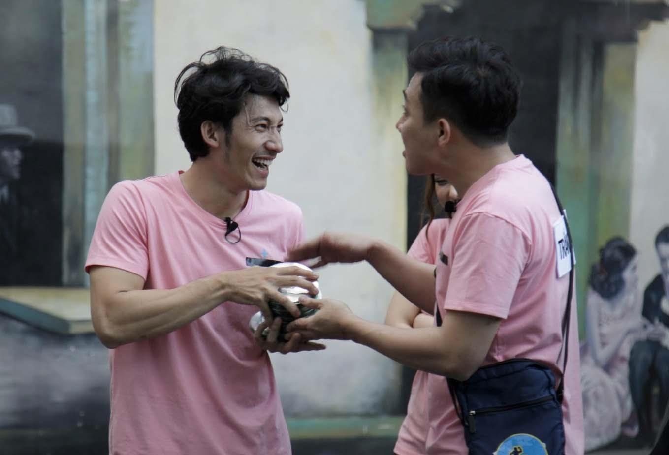 Tran Thanh gian khong muon chung doi voi Lien Binh Phat o Running Man hinh anh