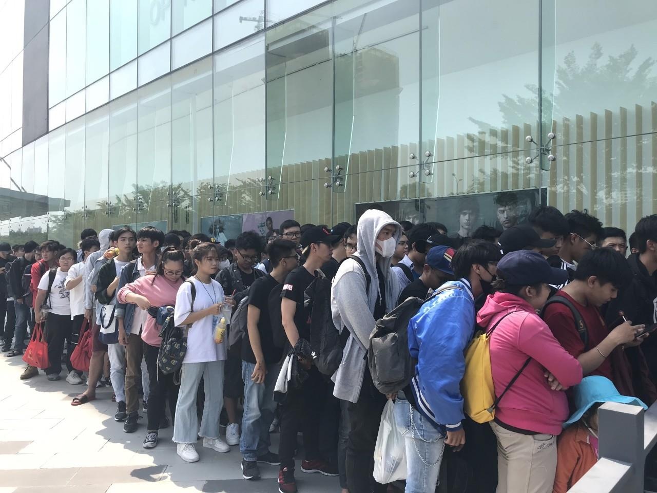 Fan xep hang giua trua cho xem Avengers: Endgame anh 4