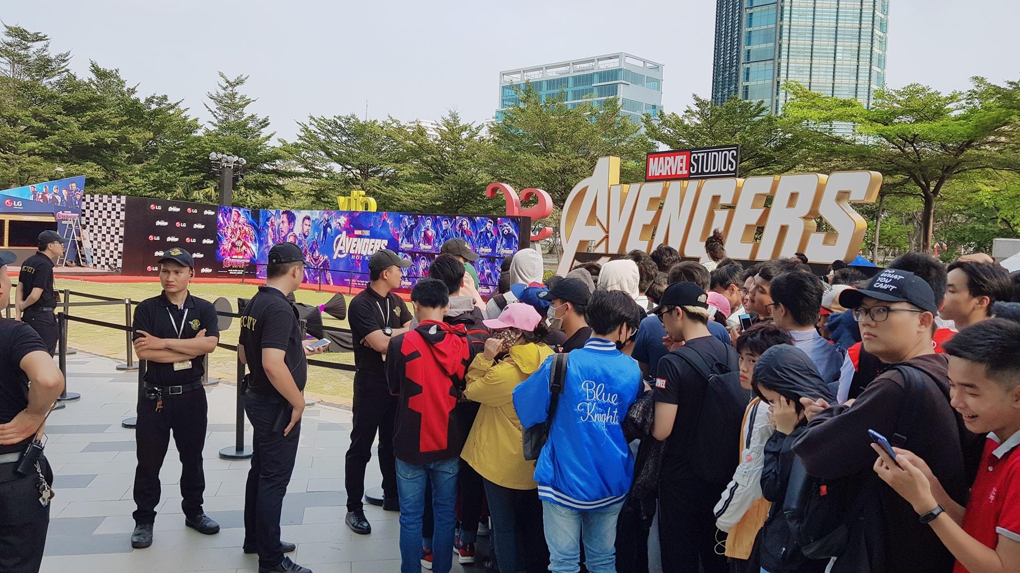 Fan xep hang giua trua cho xem Avengers: Endgame anh 2