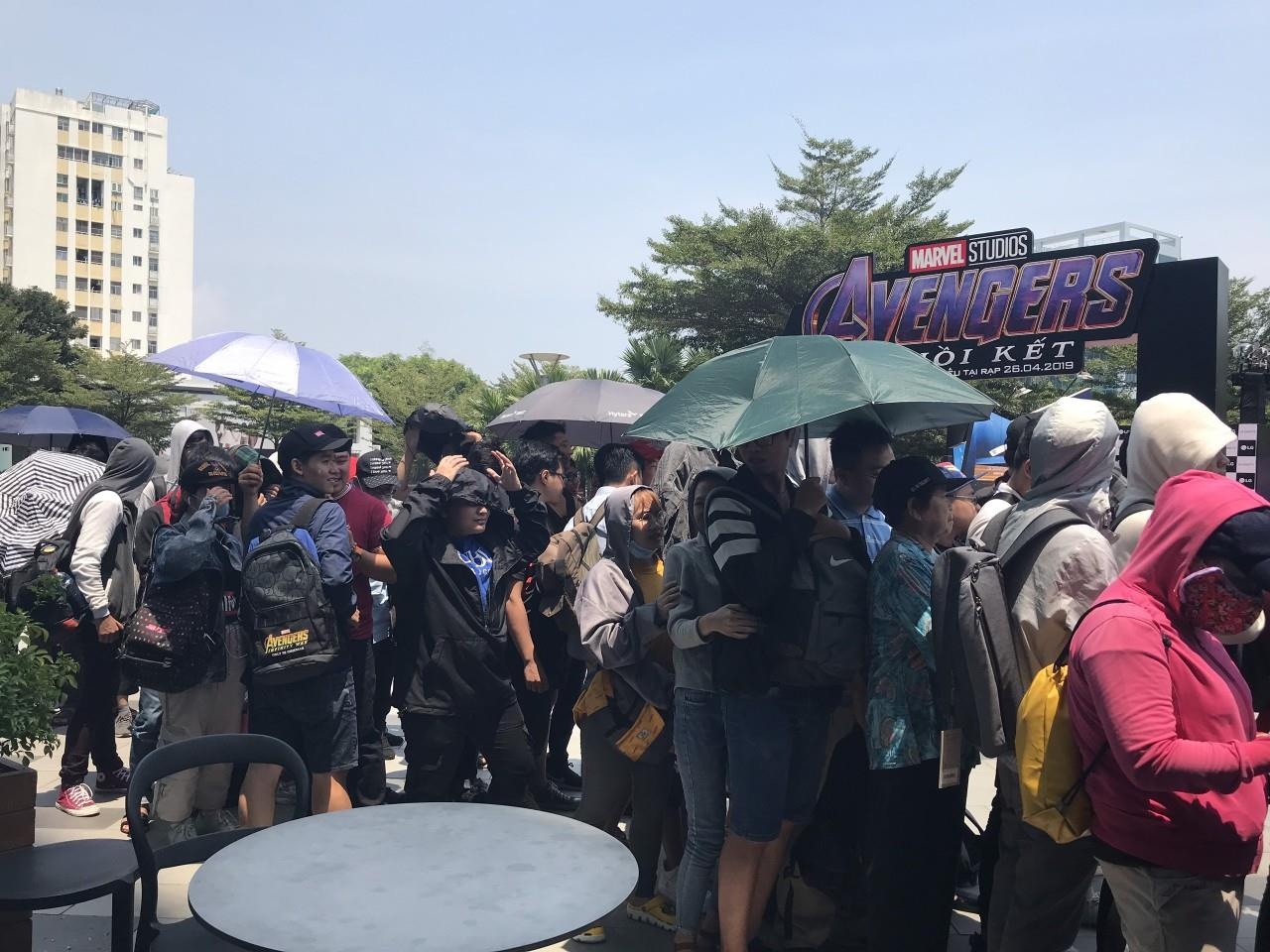 Fan xep hang giua trua cho xem Avengers: Endgame anh 1