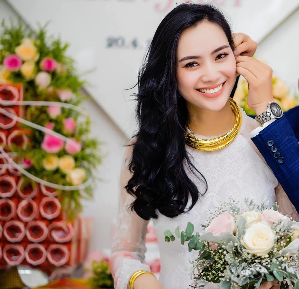 Ca si 'ban sao Ho Ngoc Ha' dinh hon voi ban trai bi mat anh 4