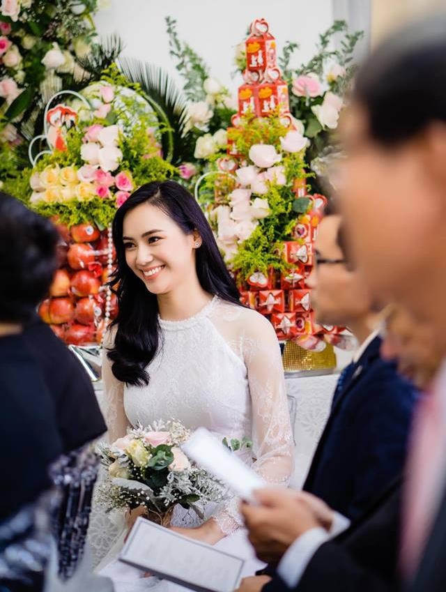 Ca si 'ban sao Ho Ngoc Ha' dinh hon voi ban trai bi mat anh 2