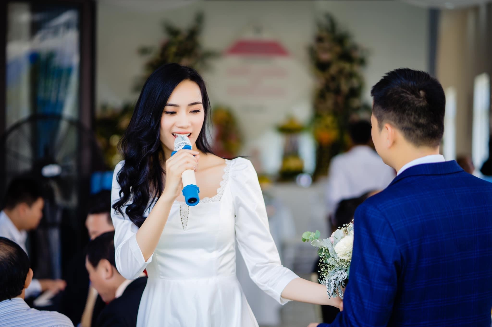 Ca si 'ban sao Ho Ngoc Ha' dinh hon voi ban trai bi mat anh 5