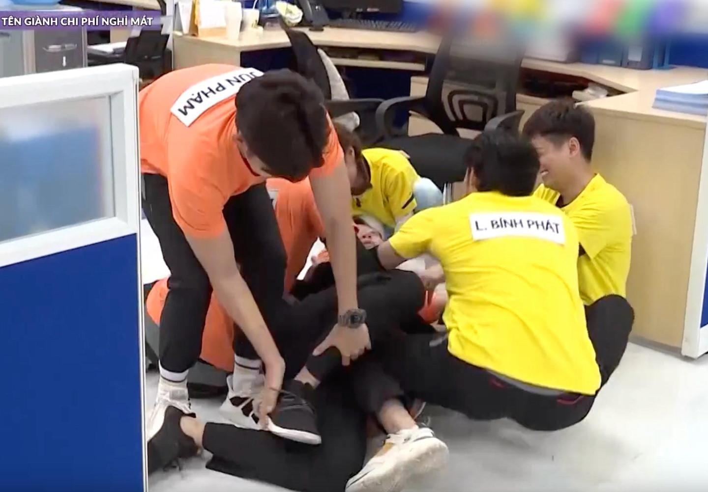 Tran Thanh bi dan em Lan Ngoc, BB Tran hop suc phan boi o Running Man hinh anh