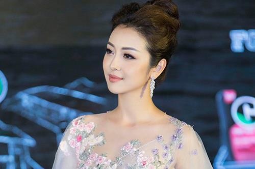 Jennifer Pham xin loi vi su co ngat xiu tren san khau hinh anh