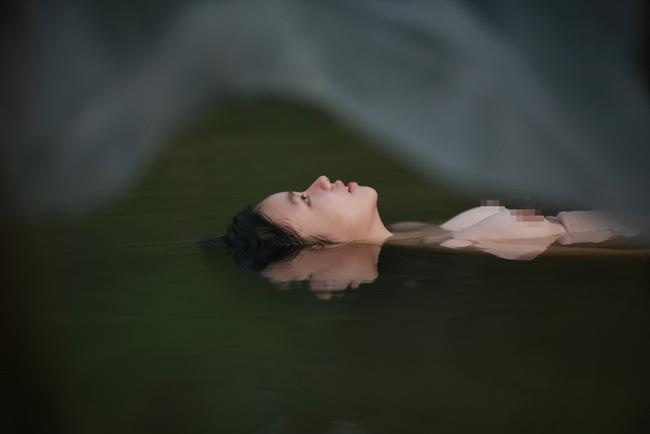 Dien vien 13 tuoi dong canh nong trong vo ba anh 4