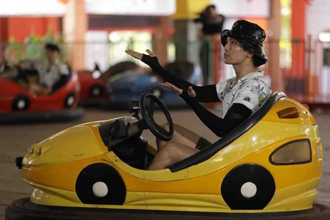 Quang Trung dai nao Running man, nhap hoi 'choi do' cung BB Tran hinh anh