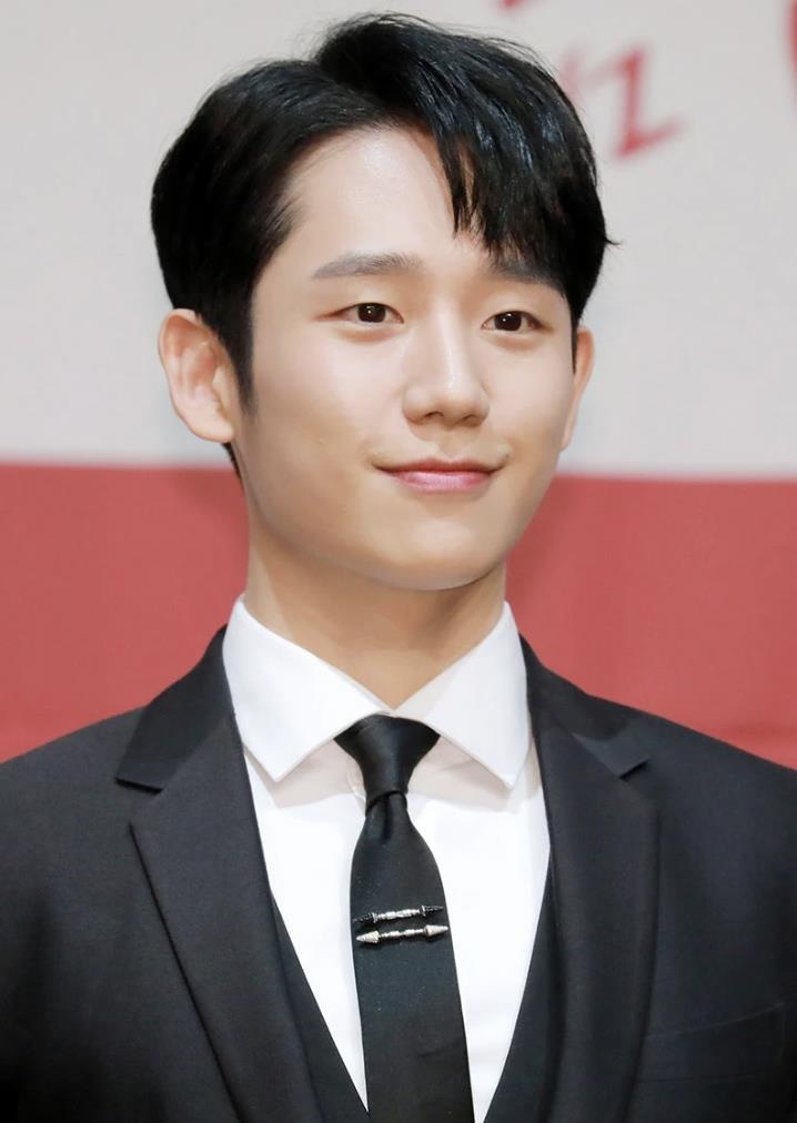Jung Hae In tinh tu voi chi dep hon 5 tuoi anh 6