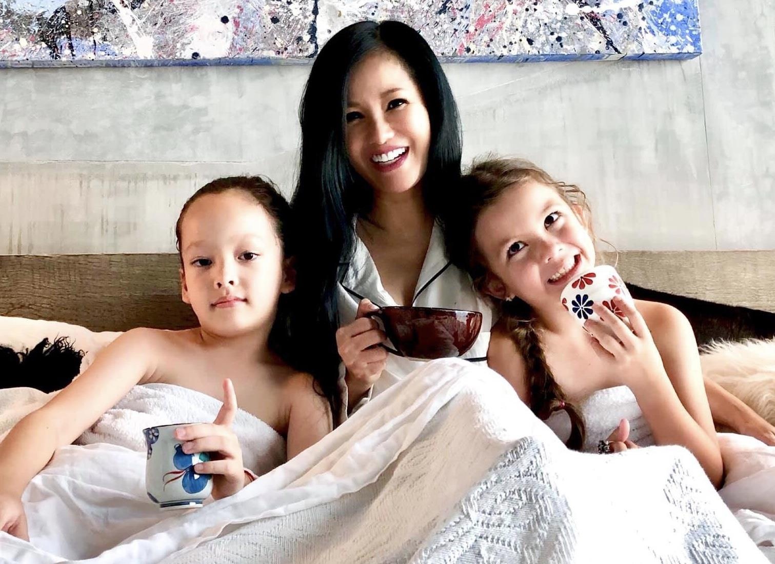 Hong Nhung ngung dung mang xa hoi de hoc thien, danh thoi gian cho con hinh anh