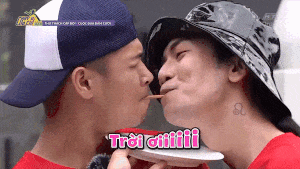 Khoanh khac Truong The Vinh so hai khi cham moi BB Tran hinh anh