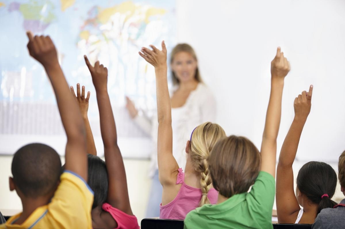 Cam di ve sinh qua 3 lan va nhung quy dinh la lung trong truong hoc hinh anh