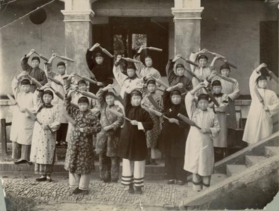 hoc sinh chau A the ky truoc anh 6