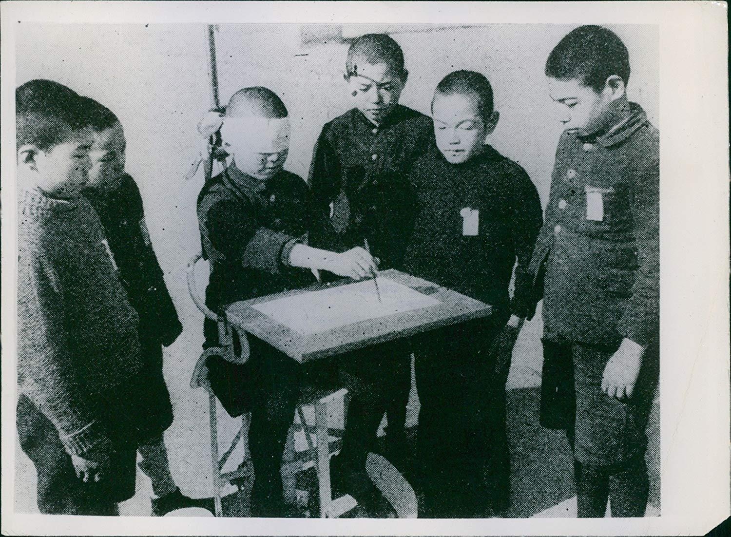 hoc sinh chau A the ky truoc anh 7