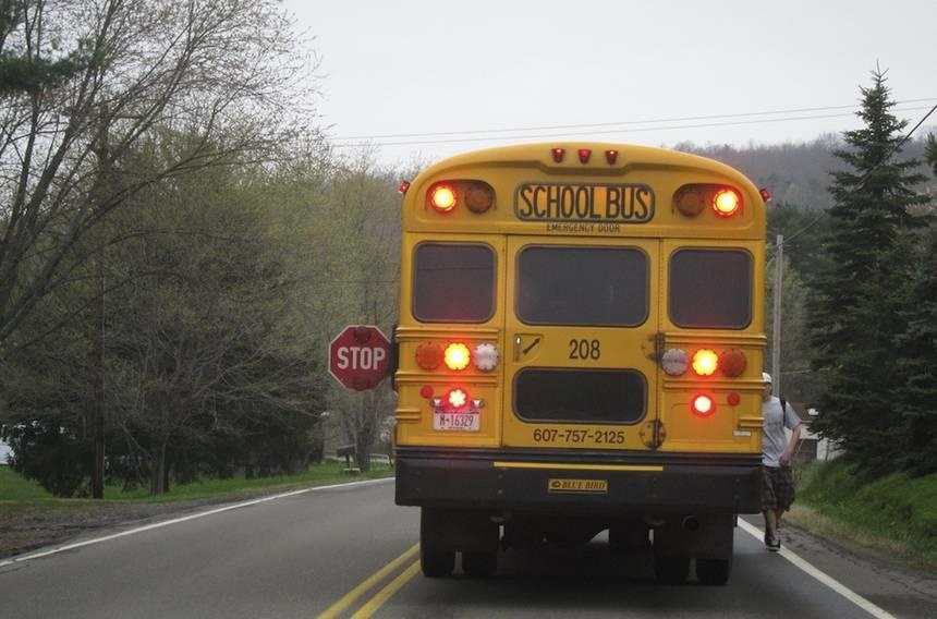 ky nang den truong an toan anh 4