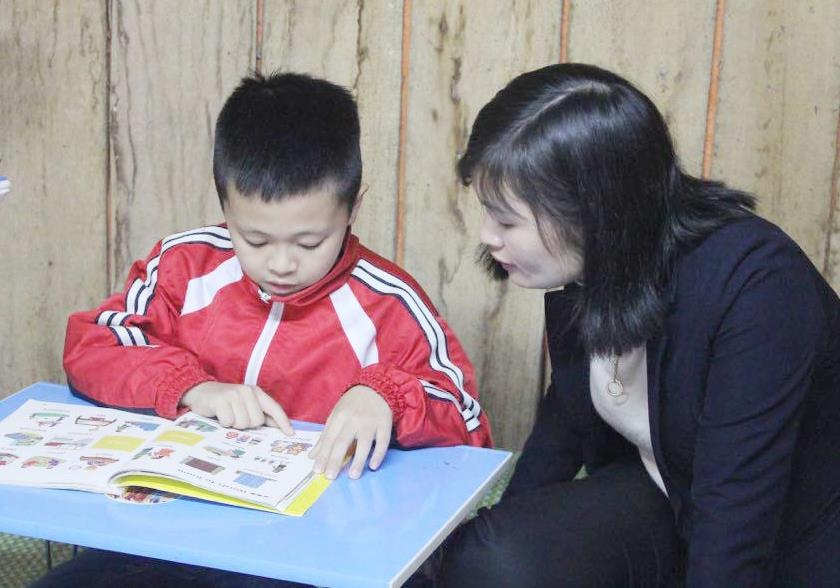 Cau be vung cao vuot 240 km moi tuan di hoc tieng Anh hinh anh