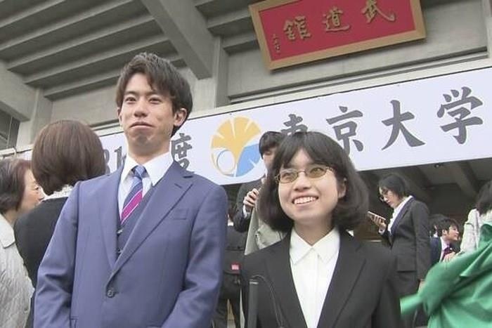 nu sinh khiem thi do dai hoc anh 1