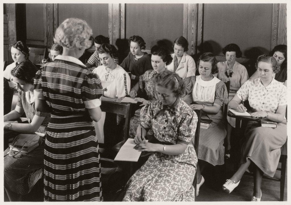 ngoi truong cua tan hoang hau nhat ban anh 3