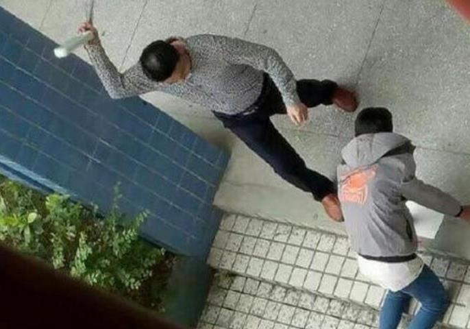 Giao vien nuoc ngoai bat hoc sinh quy bi xu ly nhu the nao? hinh anh