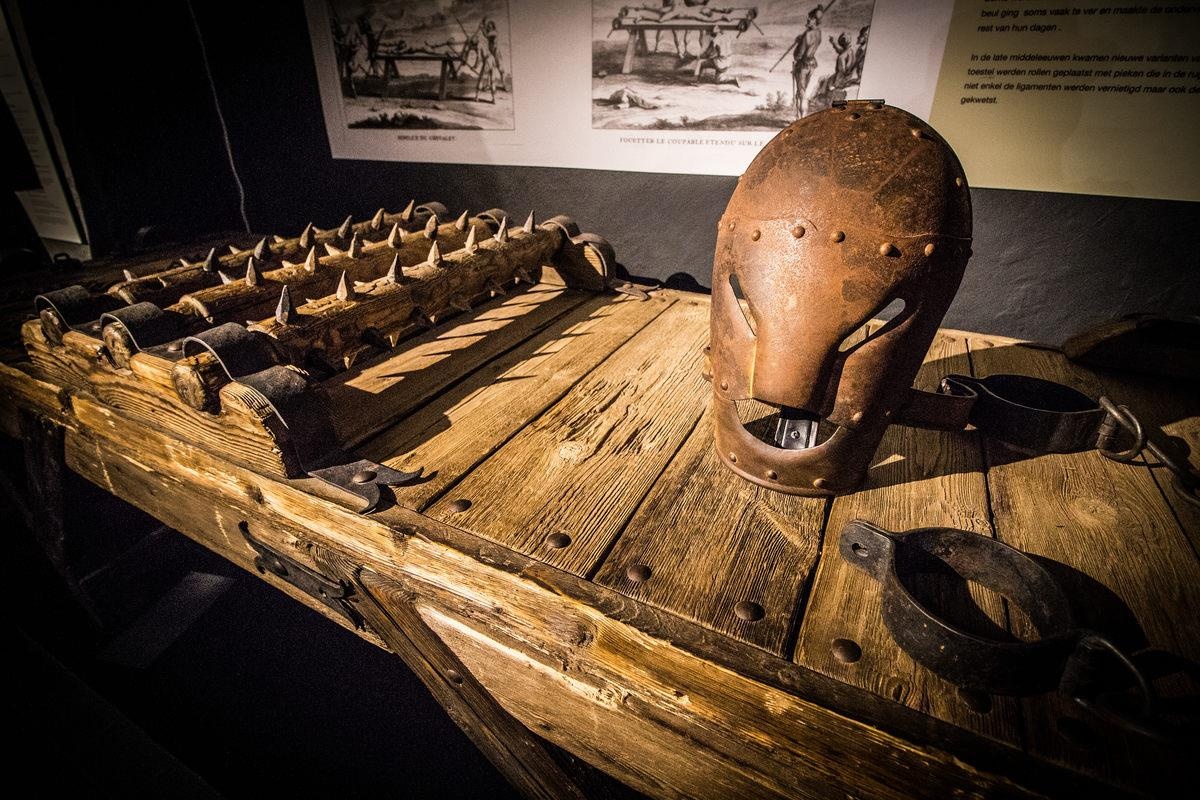 Dung cu tra tan, may cat co va nhung bao tang ky la nhat the gioi hinh anh