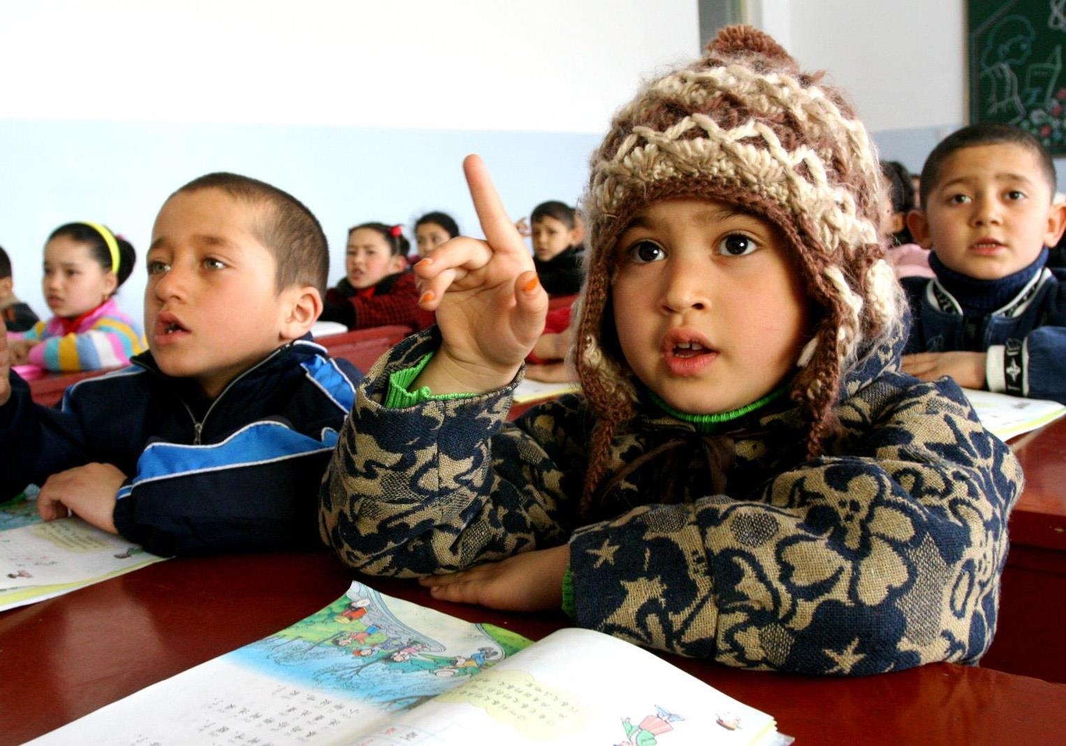 Ngoi truong dac biet cua nhung dua tre song tren 'noc nha the gioi' hinh anh