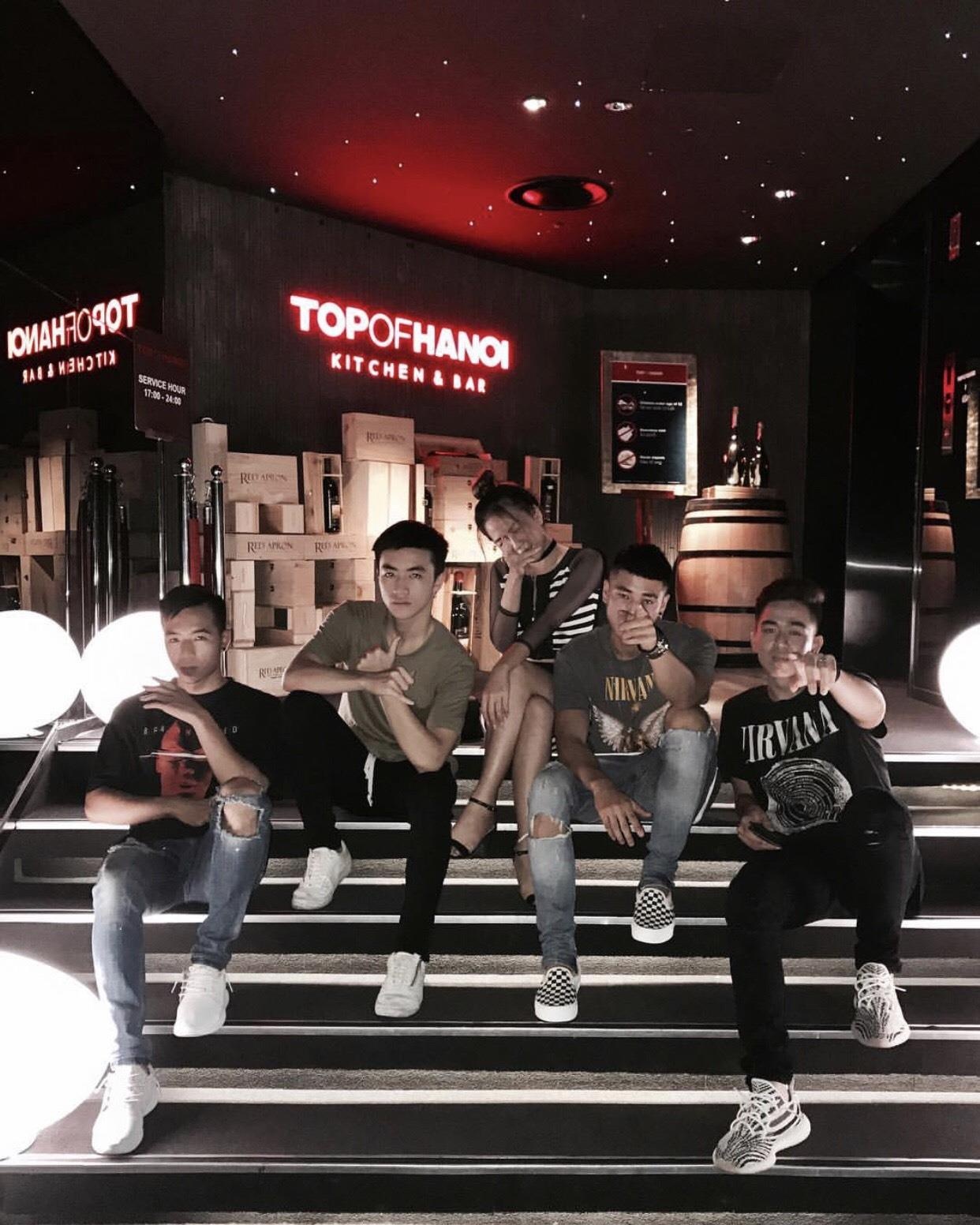 nha hang tren cao anh 7