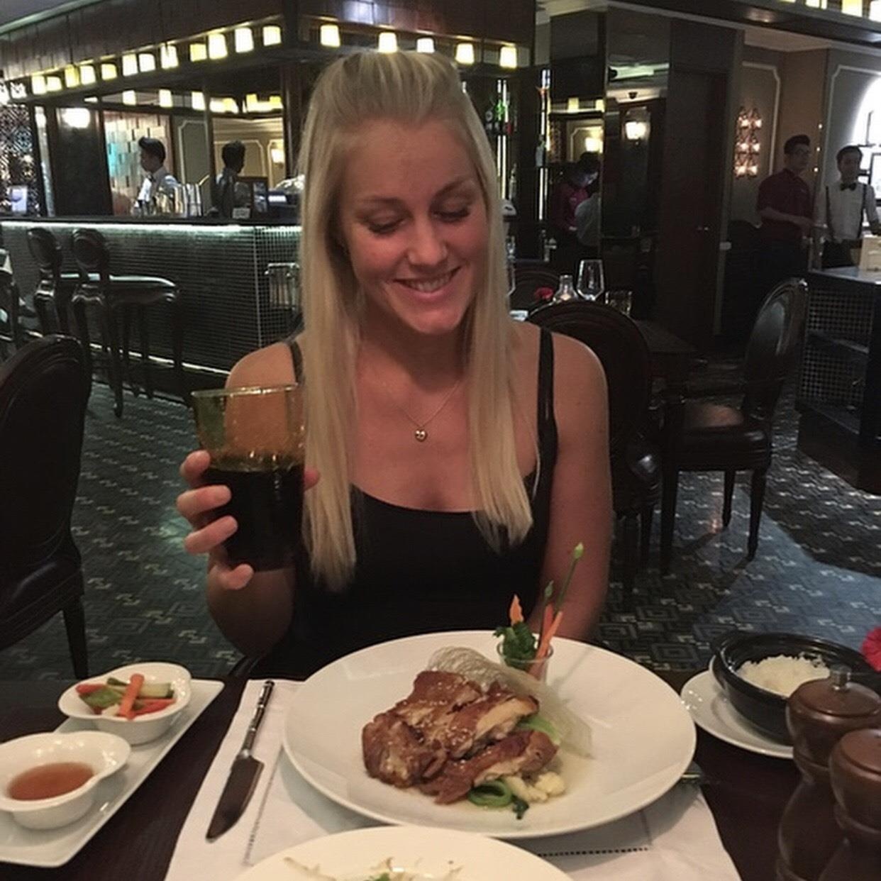 nha hang tren cao anh 5