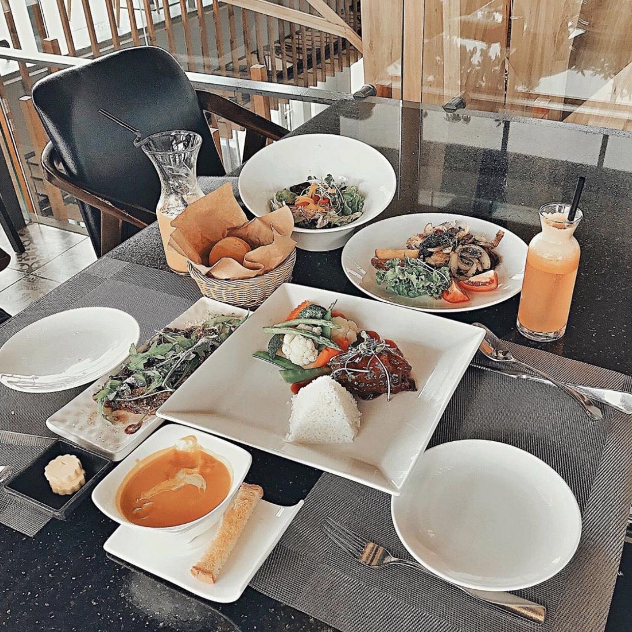 nha hang tren cao anh 23