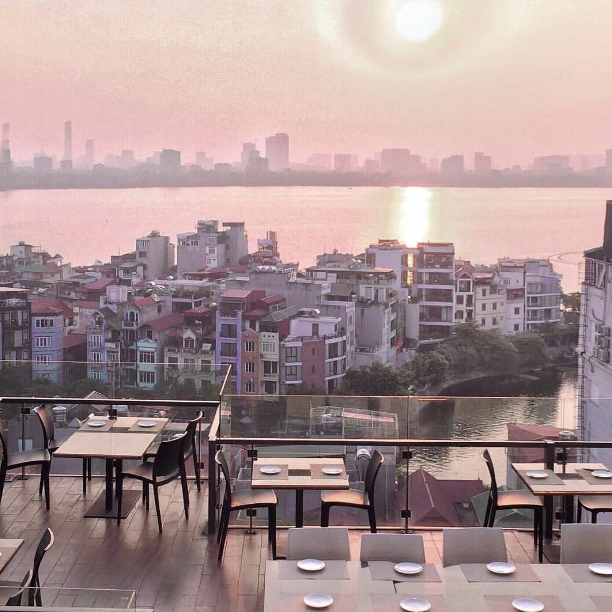 nha hang tren cao anh 24