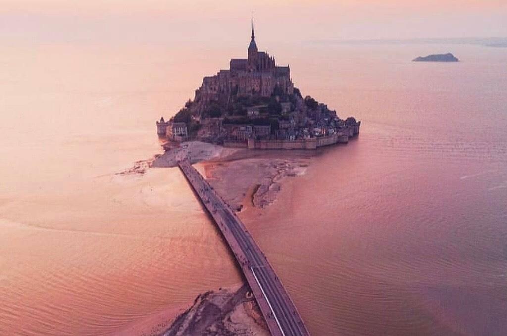 Hon dao dac biet o Phap, diem hut khach chi sau thap Eiffel hinh anh